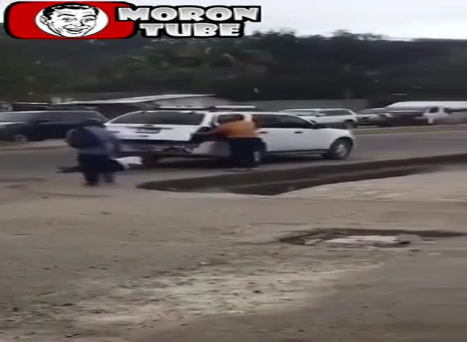 Video :A guy becomes the baddest of them all after picking on others on the road